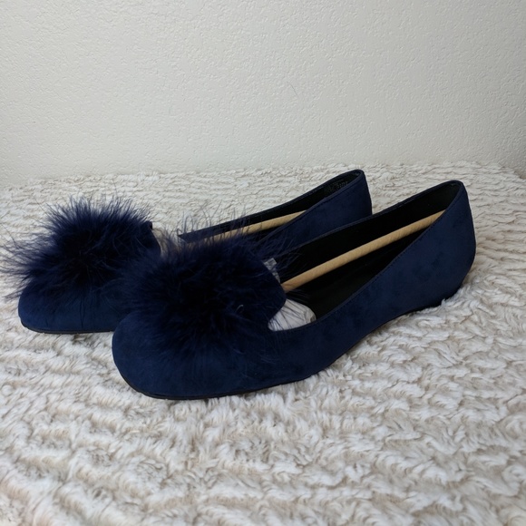 Kenneth Cole REACTION Gen-Eration Pom Ballet Flat - Picture 1 of 8